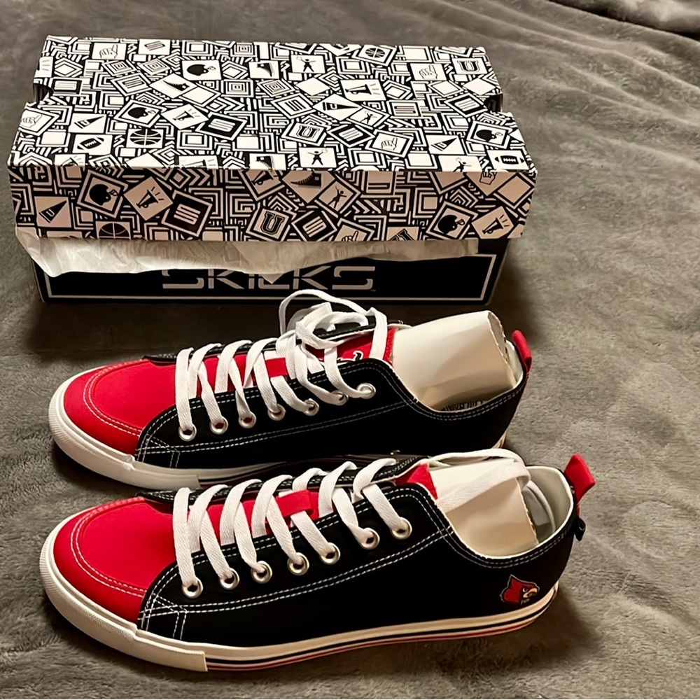 Unisex SKICKS Louisville Cardinals Low-Top Shoes